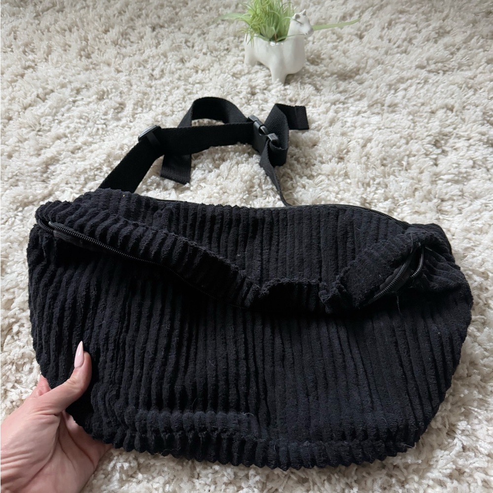 Brand new cute unique black fuzzy oversized over the shoulder purse hand…